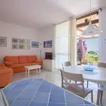 Guesthost - Seaview With Veranda Golfoaranci Appartement Golfo Aranci