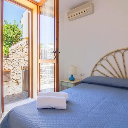 Guesthost - Seaview With Veranda Golfoaranci Apartment