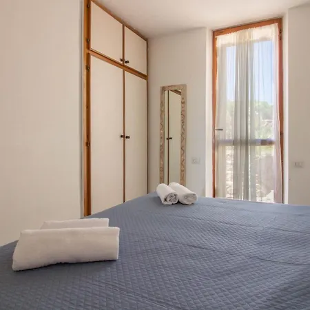 Guesthost - Seaview With Veranda Golfoaranci Apartment *