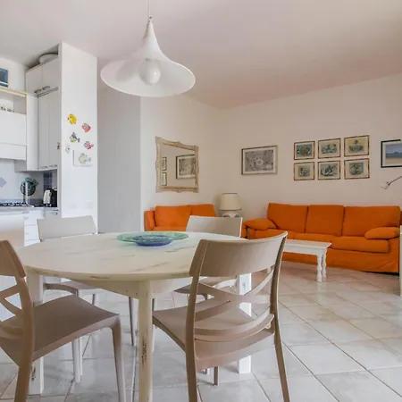 Guesthost - Seaview With Veranda Golfoaranci Appartamento