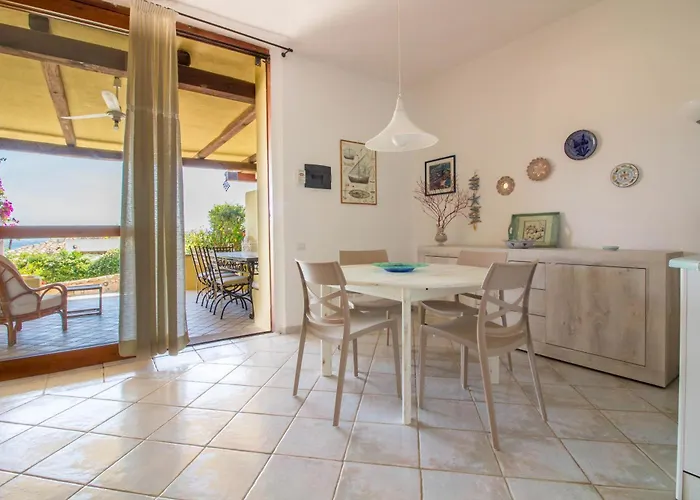 Daire Guesthost - Seaview With Veranda Golfoaranci *